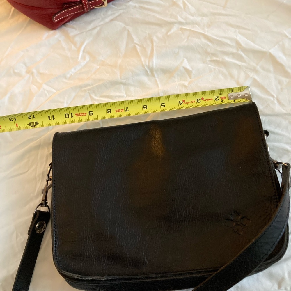 Patricia Nash black shoulder bag.  Great condition, pockets.  Adjustable strap​ - Picture 6 of 14
